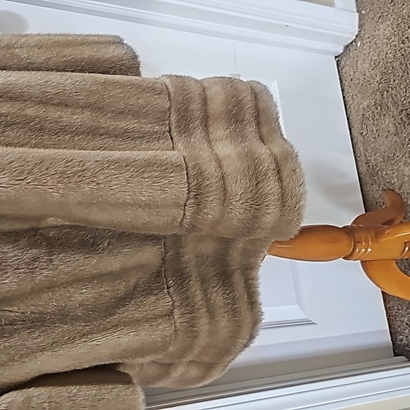 Tissavel Vtg Genuine French Simulation Faux Fur Mob Wife Style Sz M/L - Picture 8 of 13